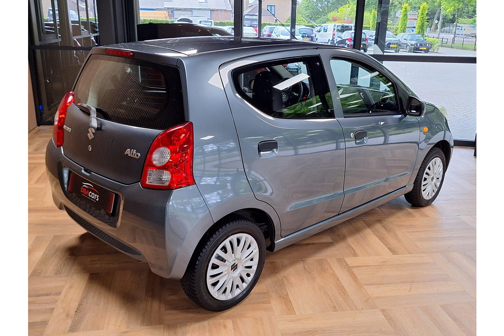 53563223-2.jpg
